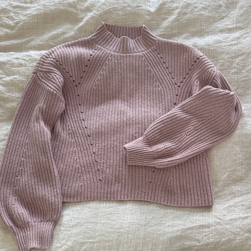 Gap sweater